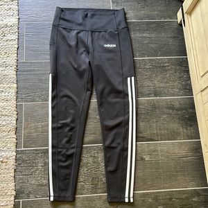 Adidas charcoal gray leggings women’s medium with side pocket euc